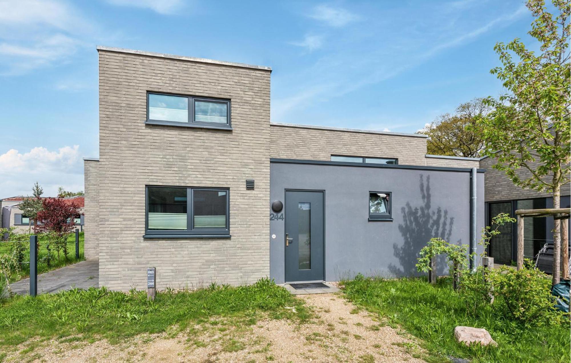 Awesome Home In Lembruch-Duemmer See With Kitchen Exterior photo