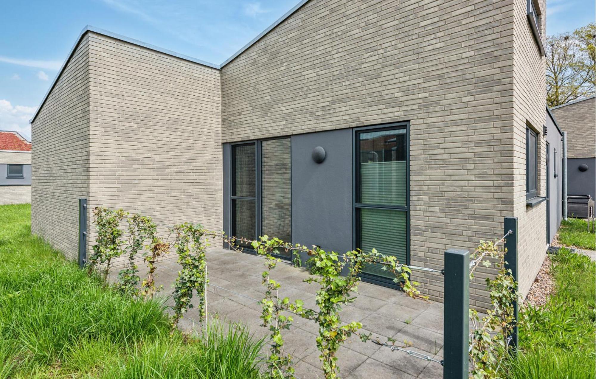 Awesome Home In Lembruch-Duemmer See With Kitchen Exterior photo
